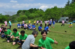 チーム対抗綱引きです